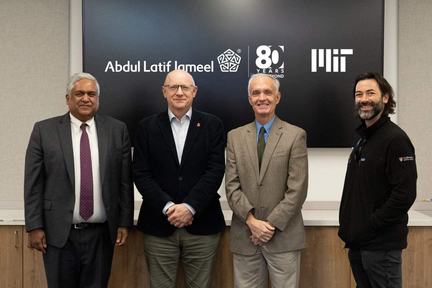 Using synthetic biology and AI to address global antimicrobial resistance threat Using synthetic biology and AI to address global antimicrobial resistance threat
